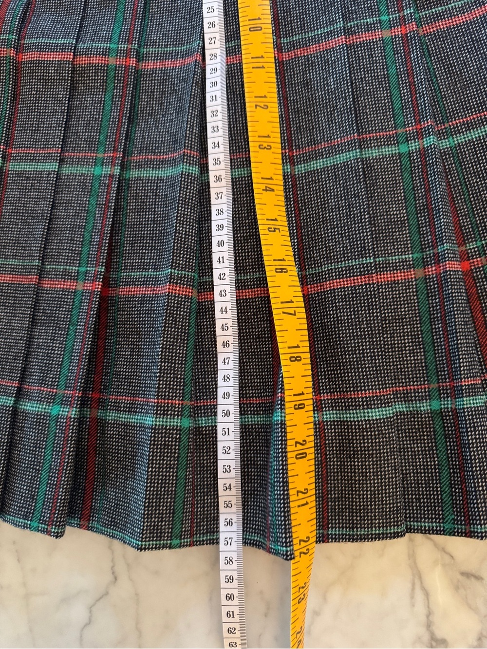 Celine Paris Vintage Wool Plaid Pleated Skirt w/ Tortoise Gold Hardware Size 42 - Picture 7 of 12